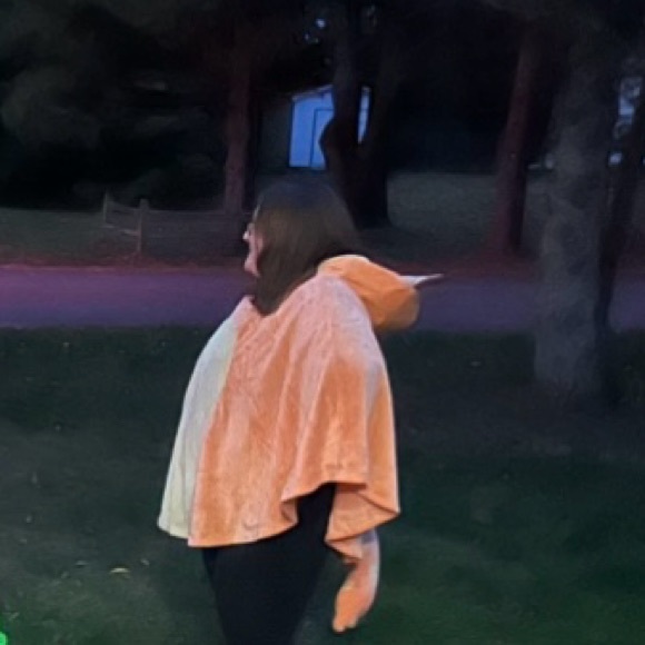 Adult Chilli Costume Top/Poncho - Bluey - Picture 3 of 3